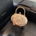 Elegante pochette floreale in jacquard beige con cornice dorata e chiusura a sfera - Bianco