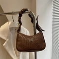 Sac à main tissé marron foncé avec boucle papillon argentée et anse plissée - Beige