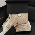 Elegante bolso bandolera beige con motivos florales marrones y herrajes dorados de regalo - Blanco