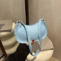 Bolso medialuna de charol azul claro elegante con cremallera dorada - Azul