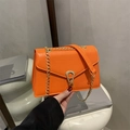 Sac à bandoulière orange vif gaufré crocodile avec chaîne dorée et fermoir métal - Orange