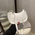 Bolso de hombro hobo blanco brillante en charol con elegante cremallera dorada - Blanco