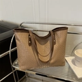 Minimalistische große khakifarbene Tragetasche mit Webmuster und braunen Riemen für Damen - Khaki