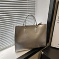 Borsa tote argento metallizzato con trama coccodrillo e manici minimalisti - Argento
