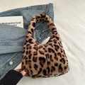 Trendige Hobo-Tasche mit Leopardenmuster aus weichem Plüsch-Faux-Pelz für Damen - Braun