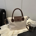 Bolso bandolera beige crema con asas de cuero marrón y herrajes metálicos dorados - Blanco