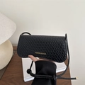 Sac baguette noir à motif crocodile avec lettres dorées et bandoulière pour femmes - Noir