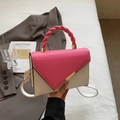 Bolso bandolera minimalista en rosa y blanco roto con asa de cuerda trenzada - rosa intenso