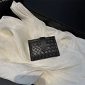 Portacarte minimalista in pelle intrecciata nera con trama intrecciata e chiusura a scatto - Nero