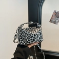Borsa a mano da donna con stampa leopardata bianca e nera e tracolla regolabile argento - Leopardo Nero