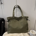 Große olivgrüne Tragetasche aus strapazierfähigem Nylon mit seitlichem Kordelzug - Mit Ornament / Grün