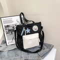 Sac fourre-tout bicolore noir et blanc avec patch étoile et bandoulière réglable - Noir
