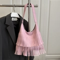 Bolso hobo rosa con flecos dobles y acabado en cuero sintético texturizado moderno - Rosa
