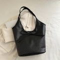 Schwarze geflochtene Tragetasche aus Leder mit Schleife und geräumigem Design - Schwarz