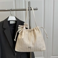 Stroh-Strandtasche in Cremeweiß mit Metallschleife und filigranem Spitzenblumen-Detail - Weiß