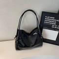 Borsa tote nera lucida con dettaglio spalline annodate e chiusura magnetica - Nero