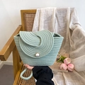 Borsa a secchiello intrecciata verde menta fatta a mano con chiusura a perla per la spiaggia - Verde