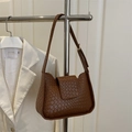 Bolso de hombro trenzado marrón retro de cuero sintético de alta calidad con estilo minimalista - Marrón
