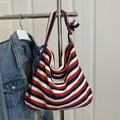 Grand sac cabas tissé à rayures rouges, blanches et bleues avec bandoulière à nœud marin - Bleu