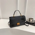 Sac bandoulière tendance noir motif crocodile avec fermoir doré et poignée supérieure - Noir