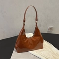Bolso hobo vintage francés en charol marrón oscuro brillante con cremallera dorada - Marrón