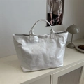 Bolso tote blanco de gran capacidad con textura metálica y letras en relieve - Blanco