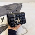 Borsa a tracolla trapuntata nera alla moda con stella scintillante e catena argento - Nero