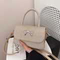 Champagnerfarbene Glitzerhandtasche mit Metallschleife und vielseitigem Umhängeriemen - Gold