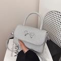 Silberne Pailletten-Handtasche mit Metallschleife und abnehmbarem Gurt - Silber