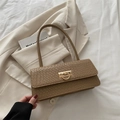 Sac baguette marron effet crocodile avec fermoir doré et fine bandoulière élégante - Kaki