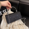 Elegante borsa da sera nera glitterata con manico rotondo in metallo e tracolla a catena - Nero