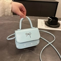 Mini sac à main bleu clair avec pois blancs et boucle de nœud en métal délicate - Bleu