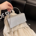 Clutch da sera in strass argento con manico ad anello e tracolla a catena - Argento