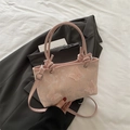 Borsa tote rosa con ricami in pizzo a farfalla e tracolla in pelle su blazer grigio - Rosa