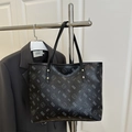 Grand sac cabas en simili cuir noir avec motif ours blanc et rivets dorés élégants - Noir