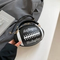 Sac bandoulière noir en forme de rugby avec coutures blanches et chaîne dorée, style élégant - Grand / Noir