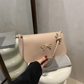 Elegante borsa sottobraccio beige con fiocco in metallo dorato e tracolla con nodo - Cachi