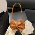 Bolso media luna color caramelo con lazo grande en elegante caja de regalo - Marrón