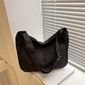 Borsa tote in nylon nero con tracolla regolabile per il pendolarismo quotidiano - Nero