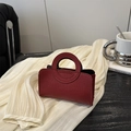 Elegante tiefrote Handtasche mit Krokodilmuster und einzigartigen runden Griffen - Rot