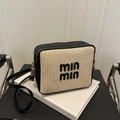Sac caméra beige tissé minimaliste avec bordure en similicuir noir et détails dorés - Noir