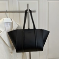 Grand sac cabas minimaliste en cuir noir avec texte embossé et doubles poignées - Noir