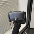 Sac bandoulière noir motif crocodile avec chaîne en métal et fermeture à rabat tendance - Noir