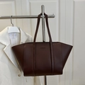 Minimalist large capacity tote bag in dark brown matte leather with fashion lettering - Brown