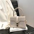 Borsa beige strutturata con strass argentati brillanti e chiusura girevole dorata - Cachi
