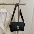 Borsa a tracolla minimalista in pelle nera opaca con elegante fibbia in metallo dorato - Nero