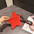 Stervormige rode leren portemonnee met hartritssluiting en kleurrijke LOVE polsband - Rood