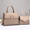 Zweiteiliges beiges Handtaschen-Set mit Patchwork-Design und gewebter Textur - Khaki