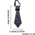 Dettaglio cravatta per laurea blu navy con motivi dorati e indicazioni delle dimensioni - Stile a Pois Con Tocco