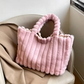 Borsa tote rosa in peluche con strisce verticali e dettaglio manico con perle - Rosa